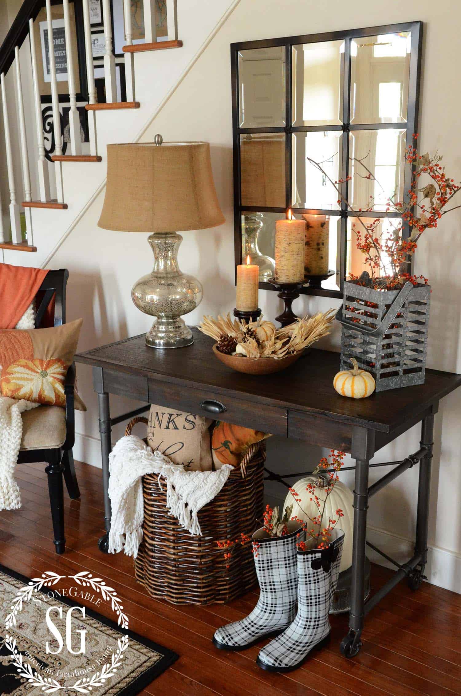 Fall-Inspired Entryway Decorating Ideas-08-1 Kindesign