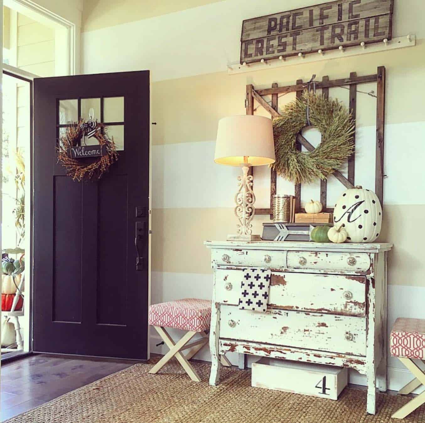 Fall-Inspired Entryway Decorating Ideas-28-1 Kindesign