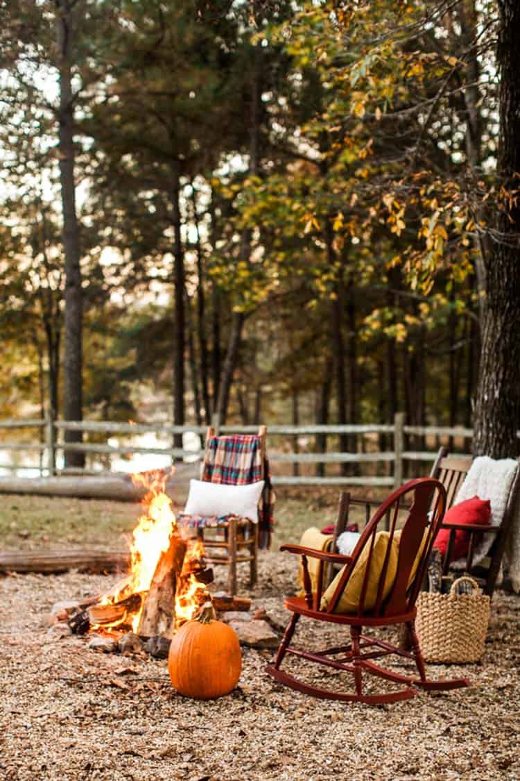 Fall-Inspired Outdoor Living Spaces-23-1 Kindesign