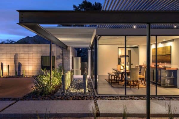 featured posts image for Modernist Sonoran desert home flooded with natural light