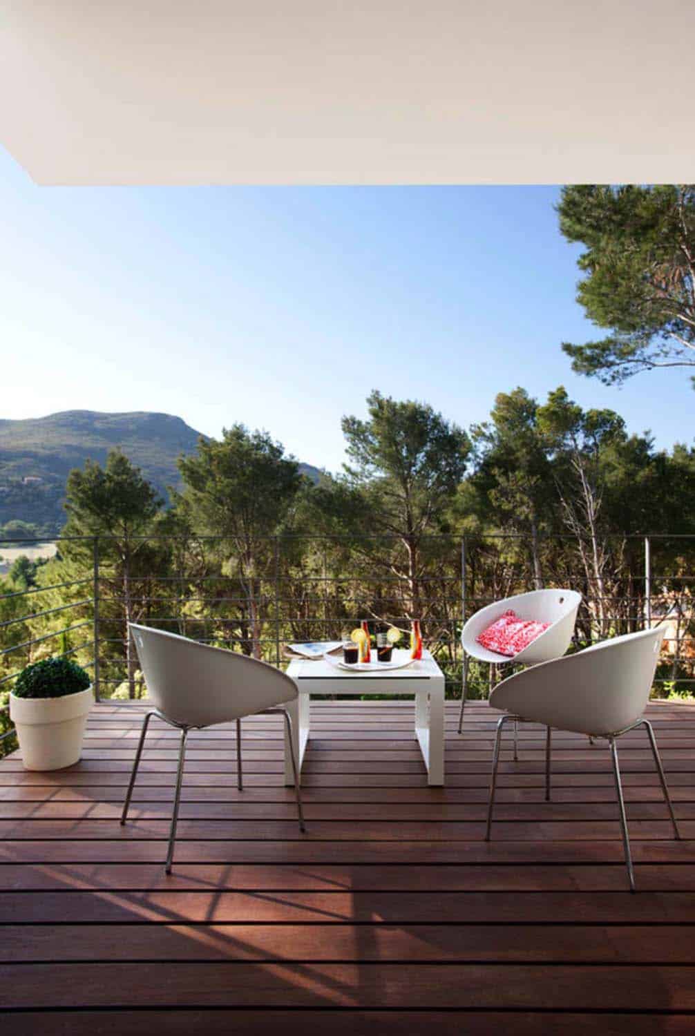Sleek Modern Dwelling-Miquel Lacomba Architects-12-1 Kindesign
