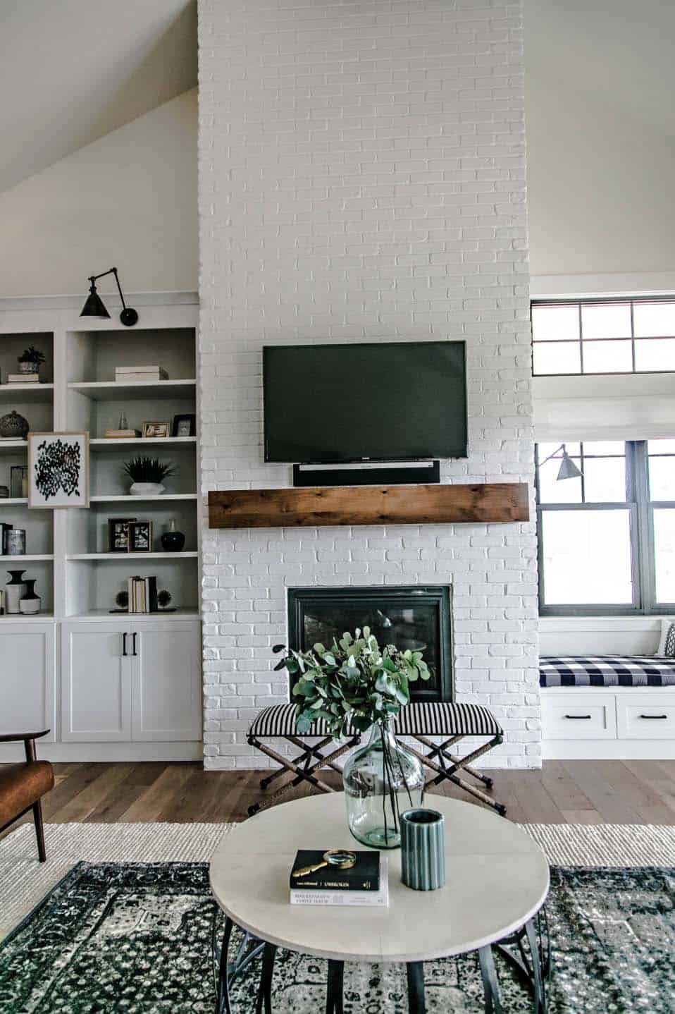  Modern Farmhouse Style Interior-02-1 Kindesign