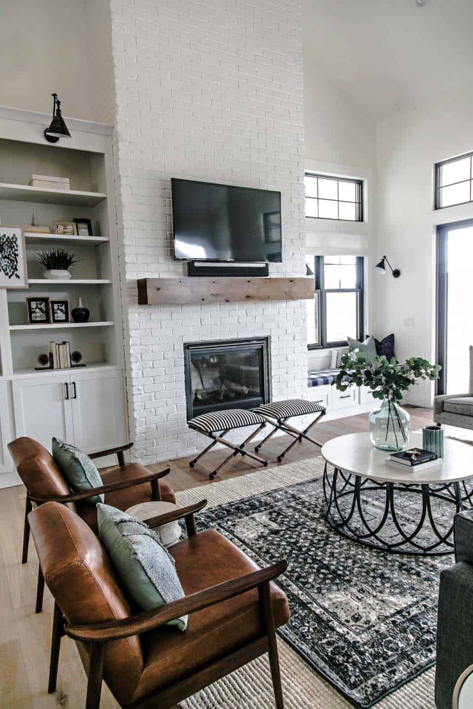  Modern Farmhouse Style Interior-03-1 Kindesign