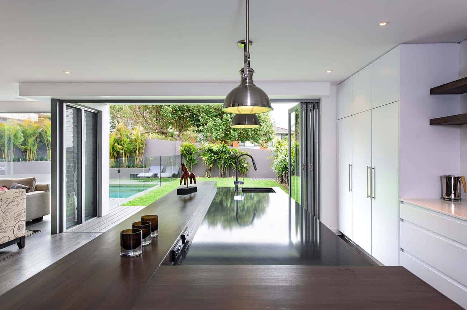Renovated Contemporary Home-Capital Building-09-1 Kindesign