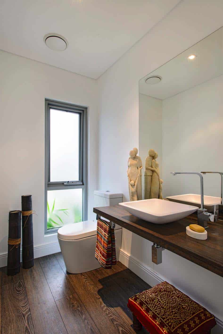 Renovated Contemporary Home-Capital Building-13-1 Kindesign