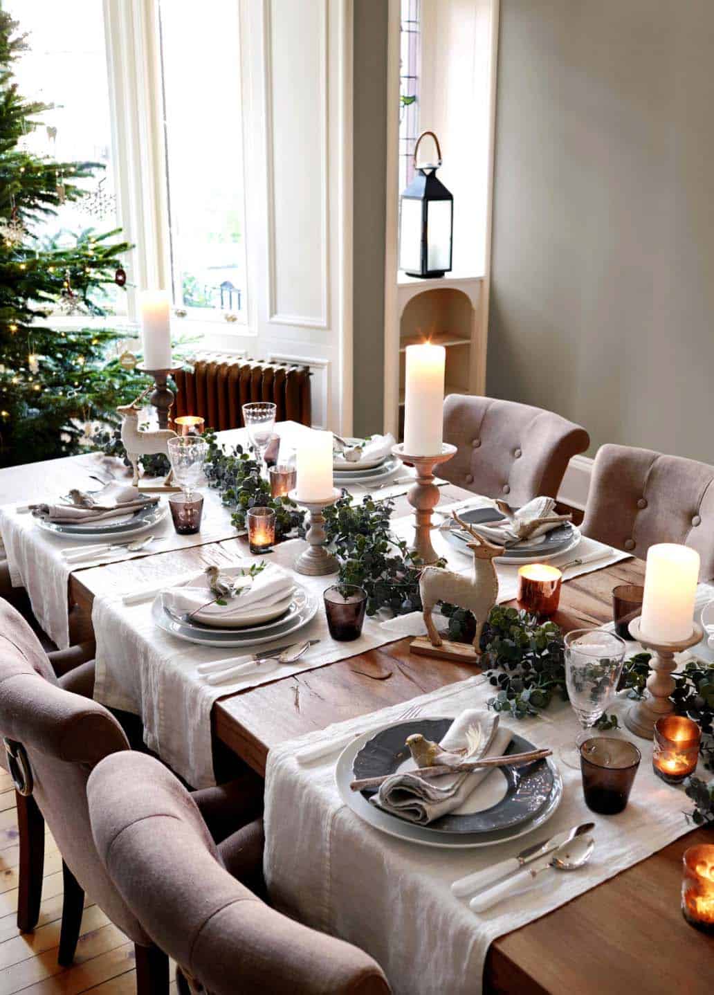 Inspiring Dining Table Christmas Decor Ideas-17-1 Kindesign