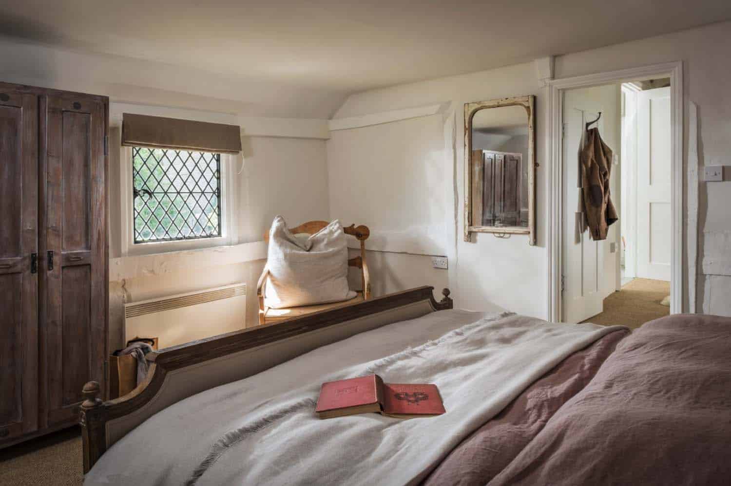 Luxurious Riverfront Cottage-Self-Catering-12-1 Kindesign