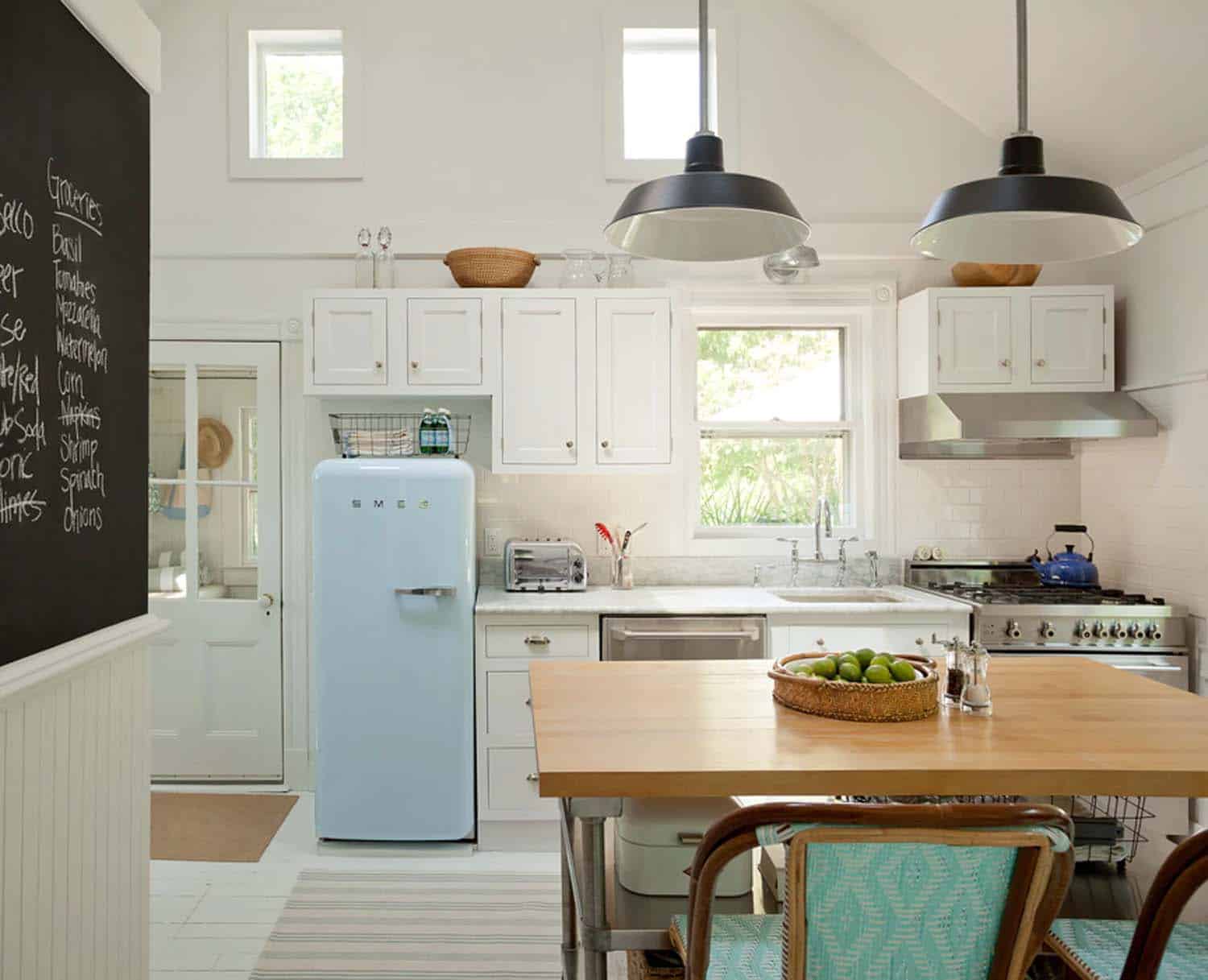 beach-cottage-kitchen