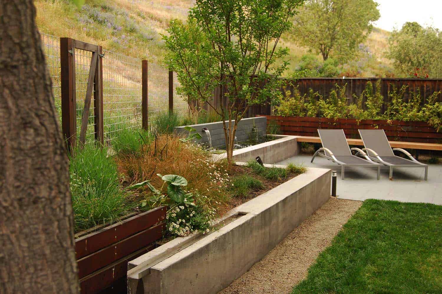 Outdoor Garden Fountain Idea