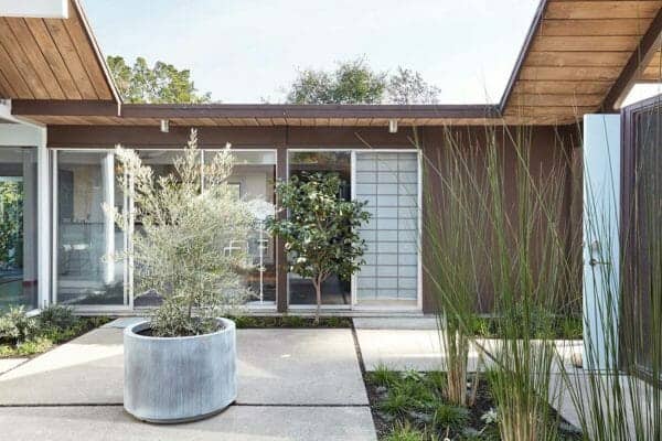 featured posts image for Fascinating Eichler atrium home remodel in the heart of Silicon Valley