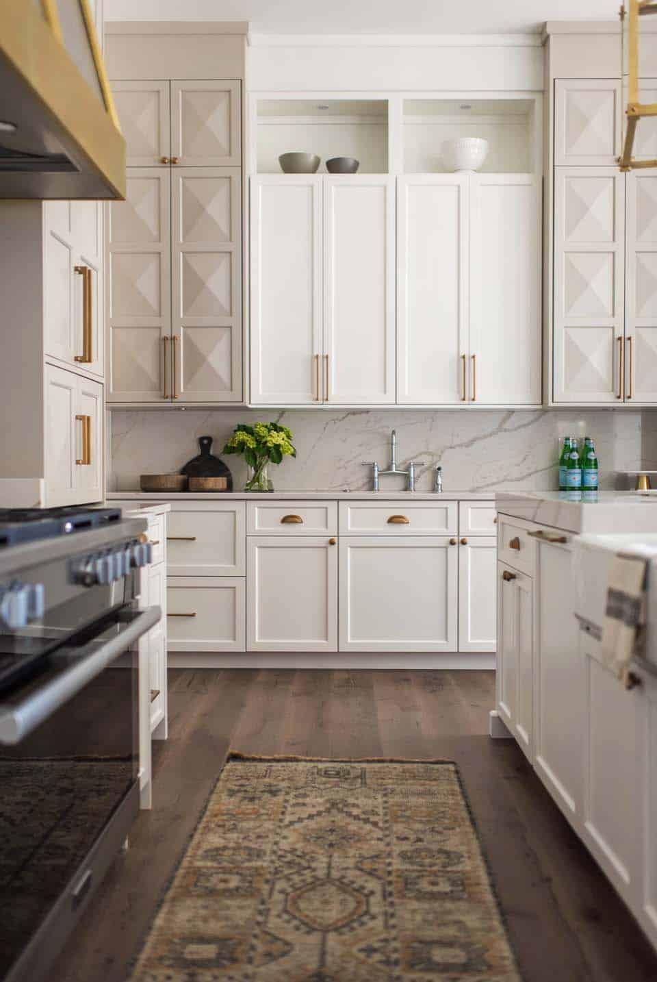 transitional-family-home-kitchen