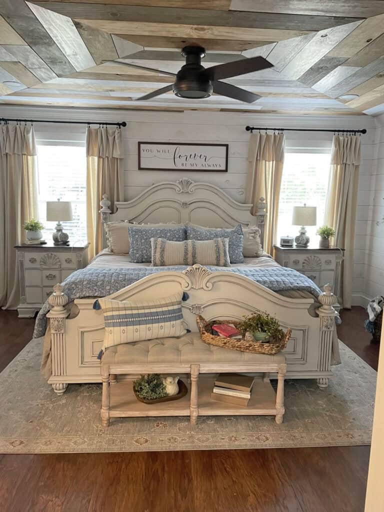 32 Absolutely Stunning Farmhouse Style Bedroom Design Ideas To inspire