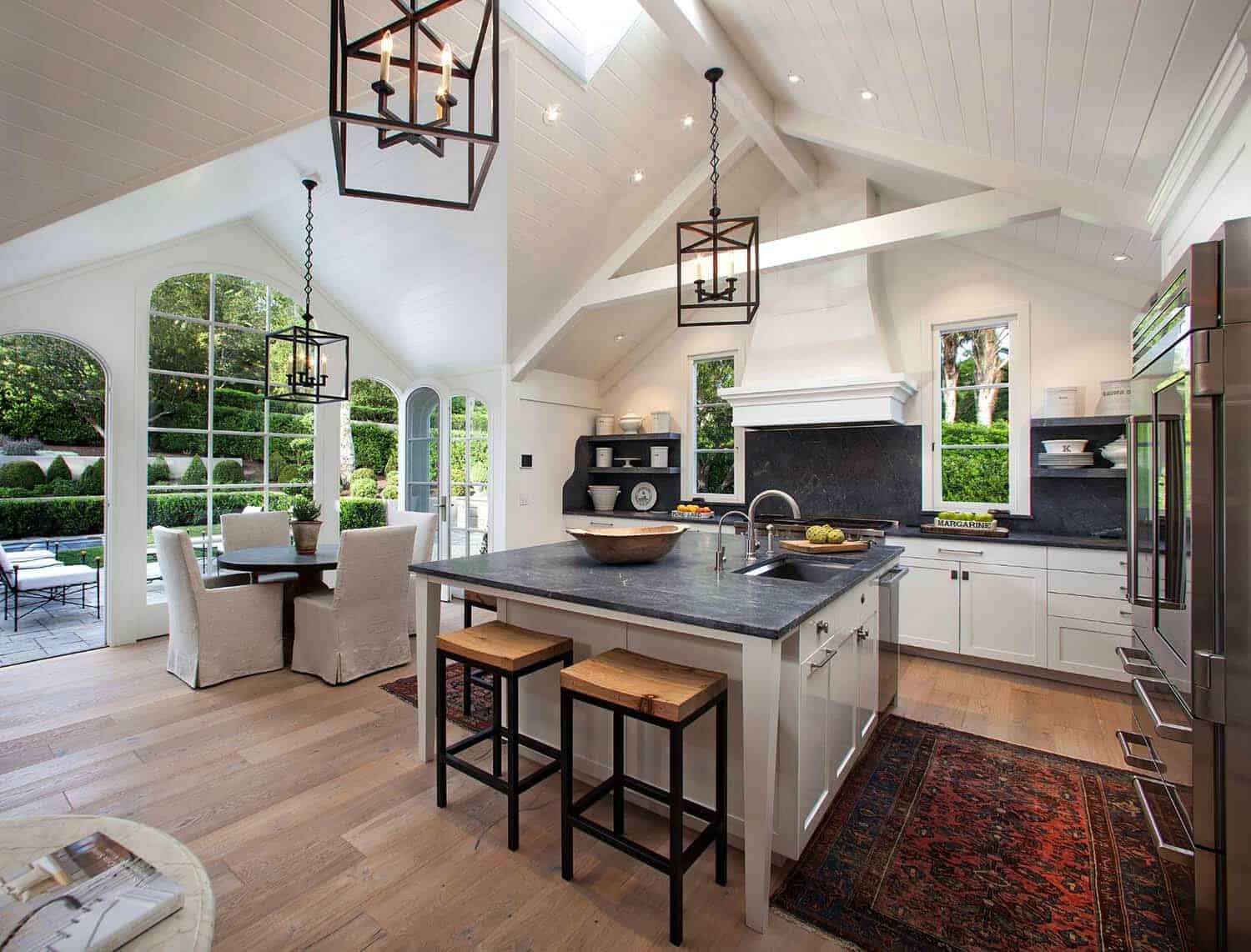 farmhouse-kitchen