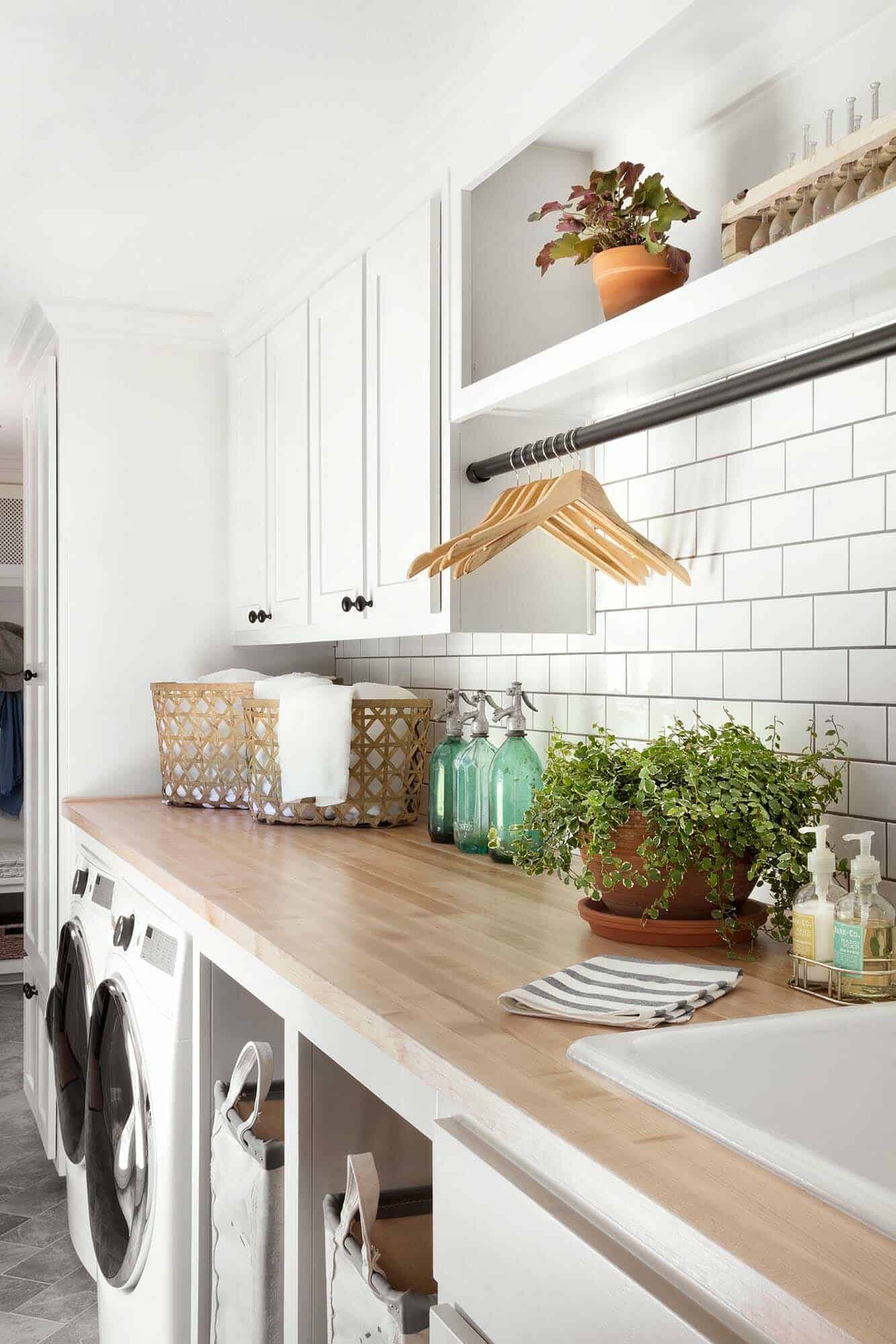 farmhouse-style-laundry-room