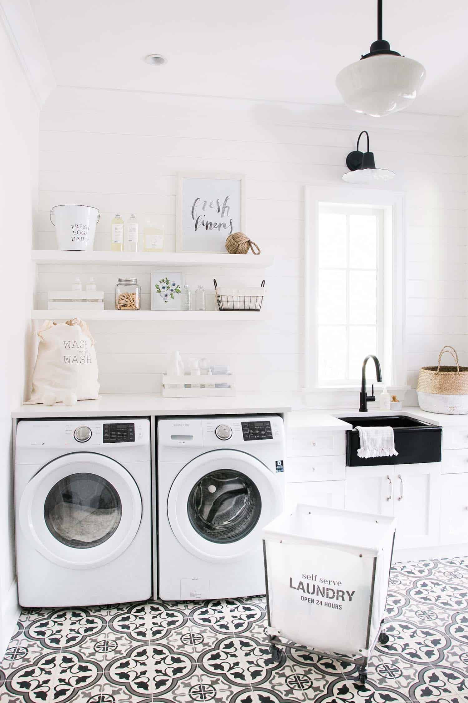 farmhouse-style-laundry-room