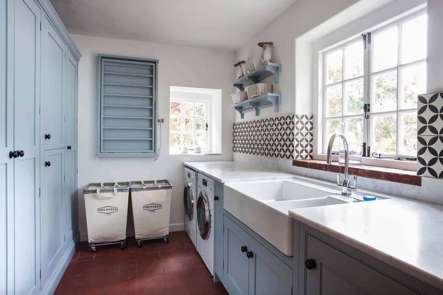 farmhouse-style-laundry-room