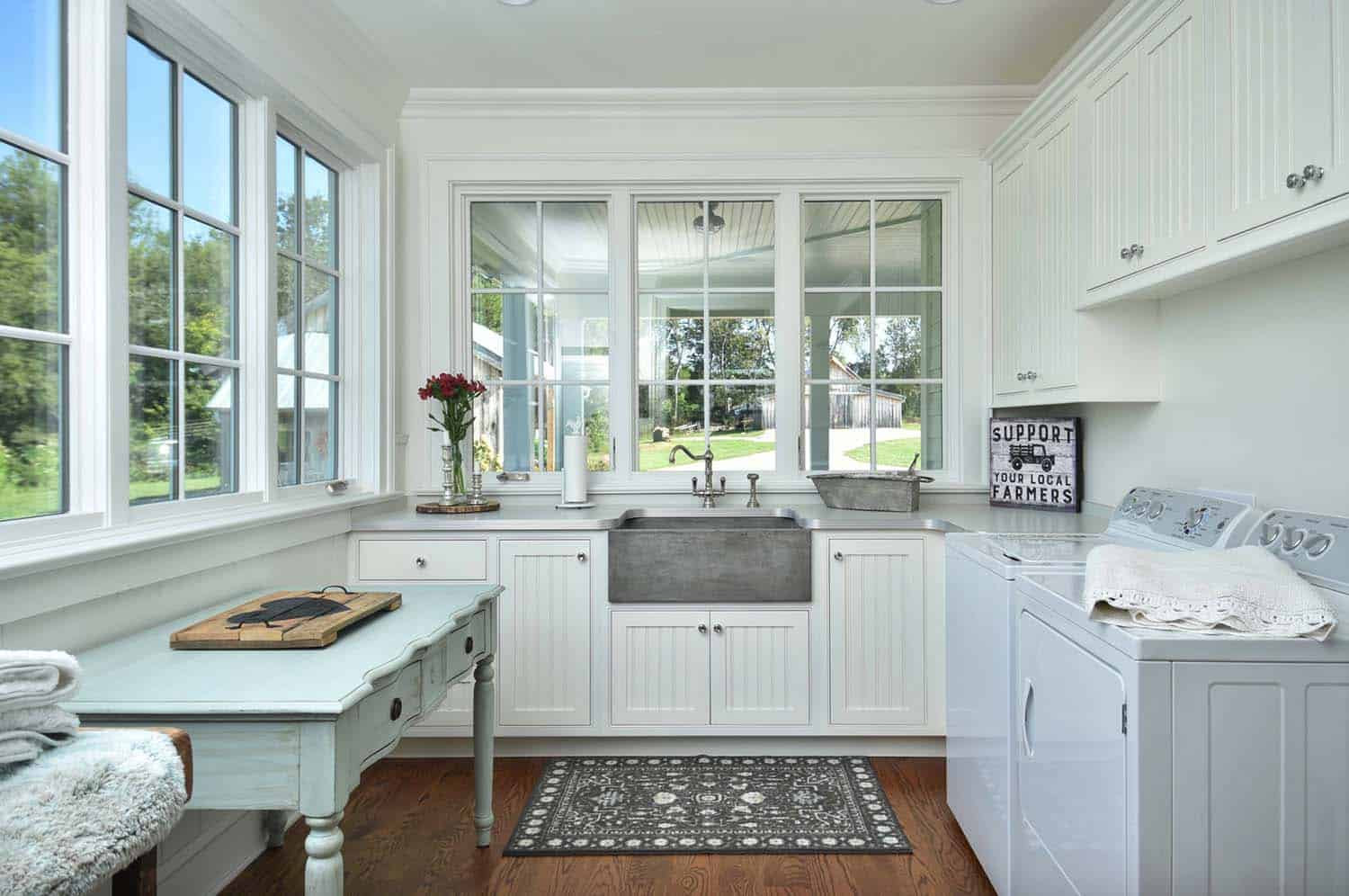 farmhouse-style-laundry-room