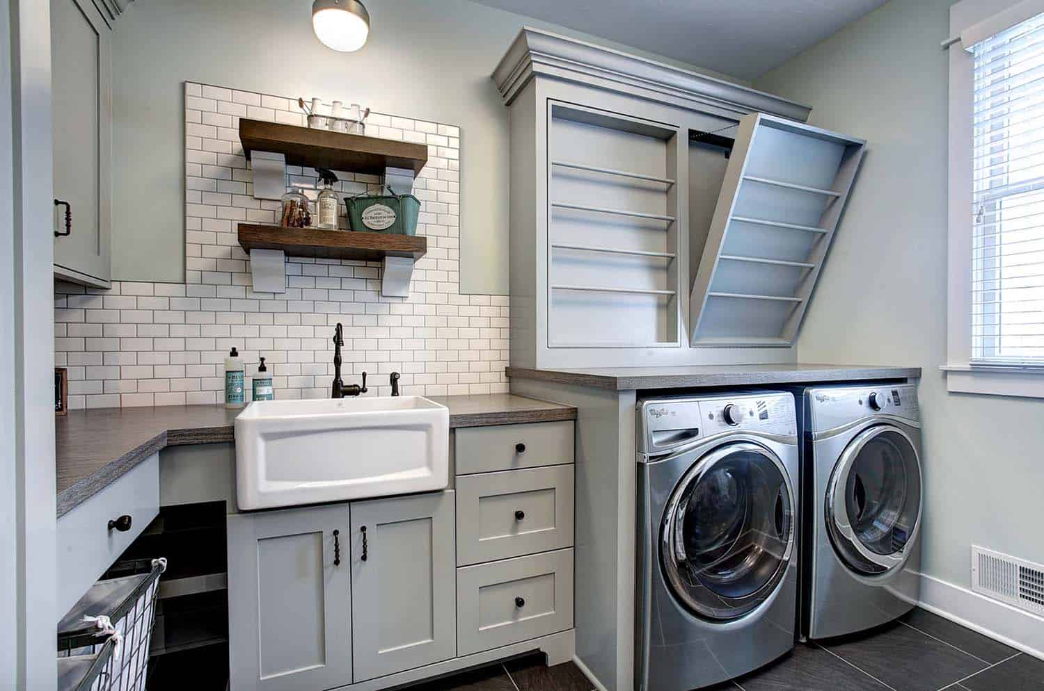 farmhouse-style-laundry-room