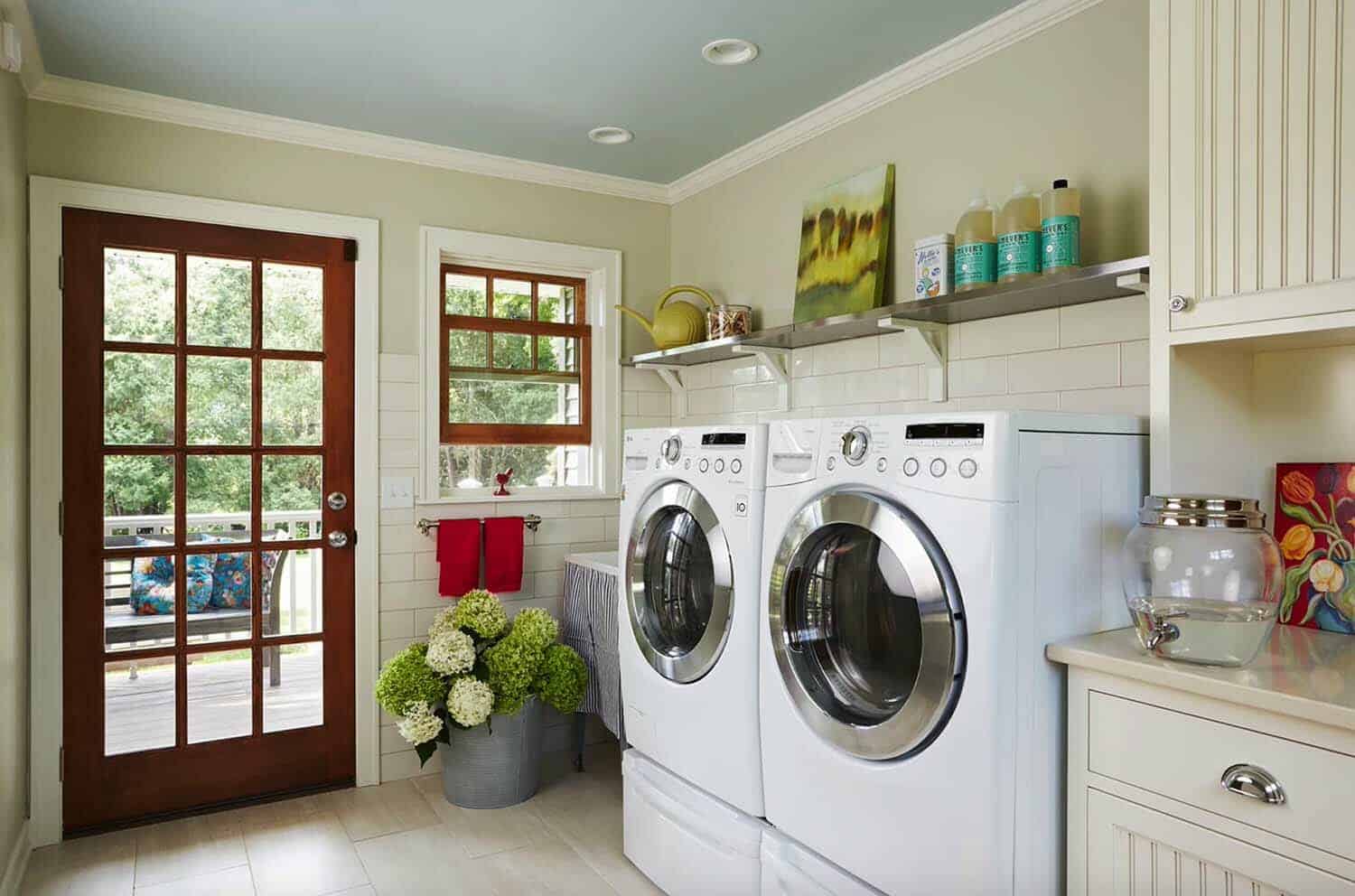 farmhouse-style-laundry-room