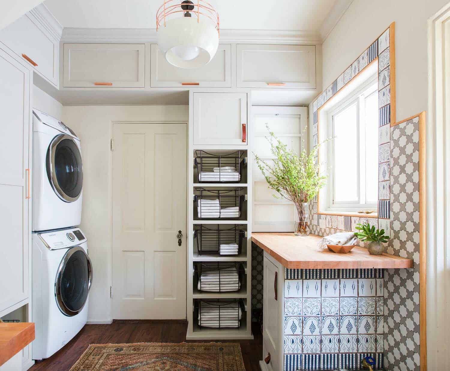 farmhouse-style-laundry-room