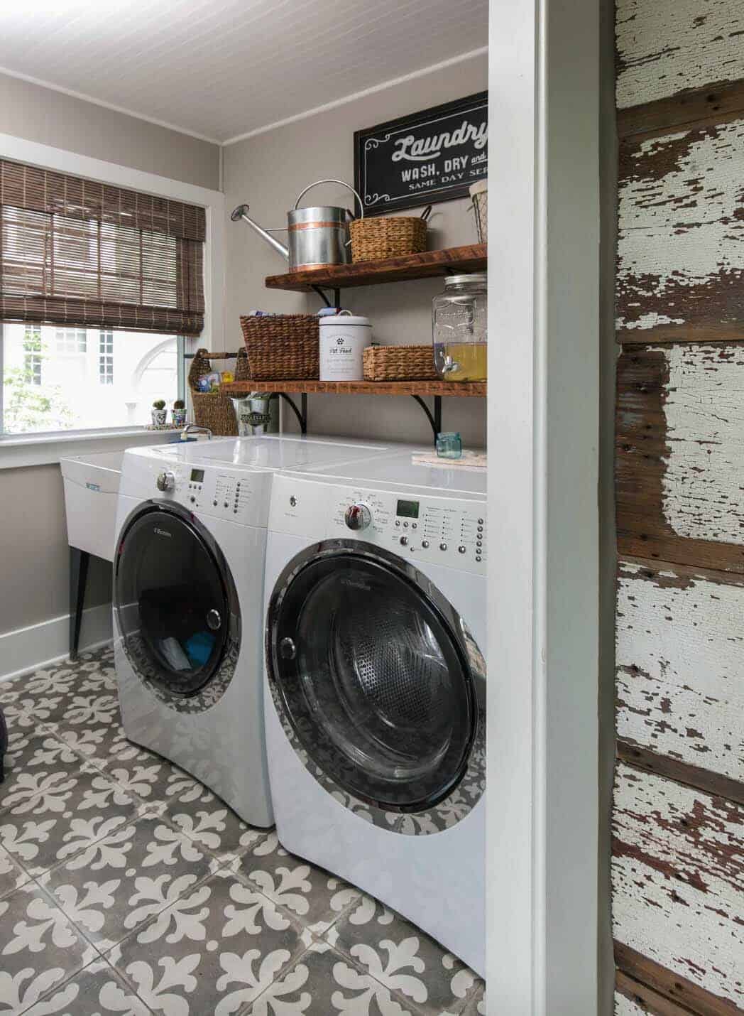 farmhouse-style-laundry-room