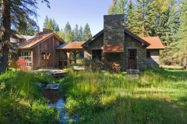 featured posts image for Rustic family retreat with a charming barn aesthetic in Wyoming