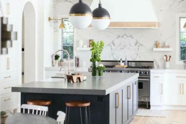 featured posts image for 30 Stylish and elegant kitchens with light and dark contrasts