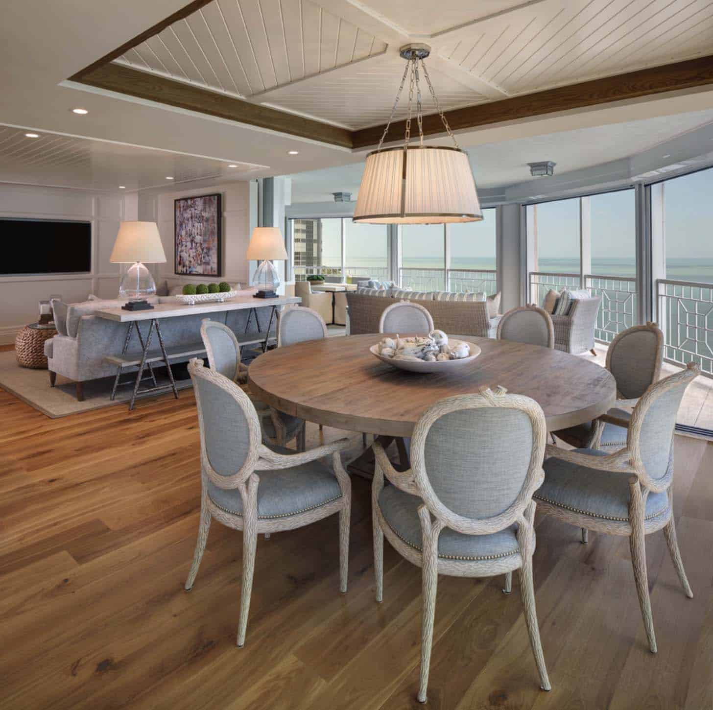 beach-style-dining-room