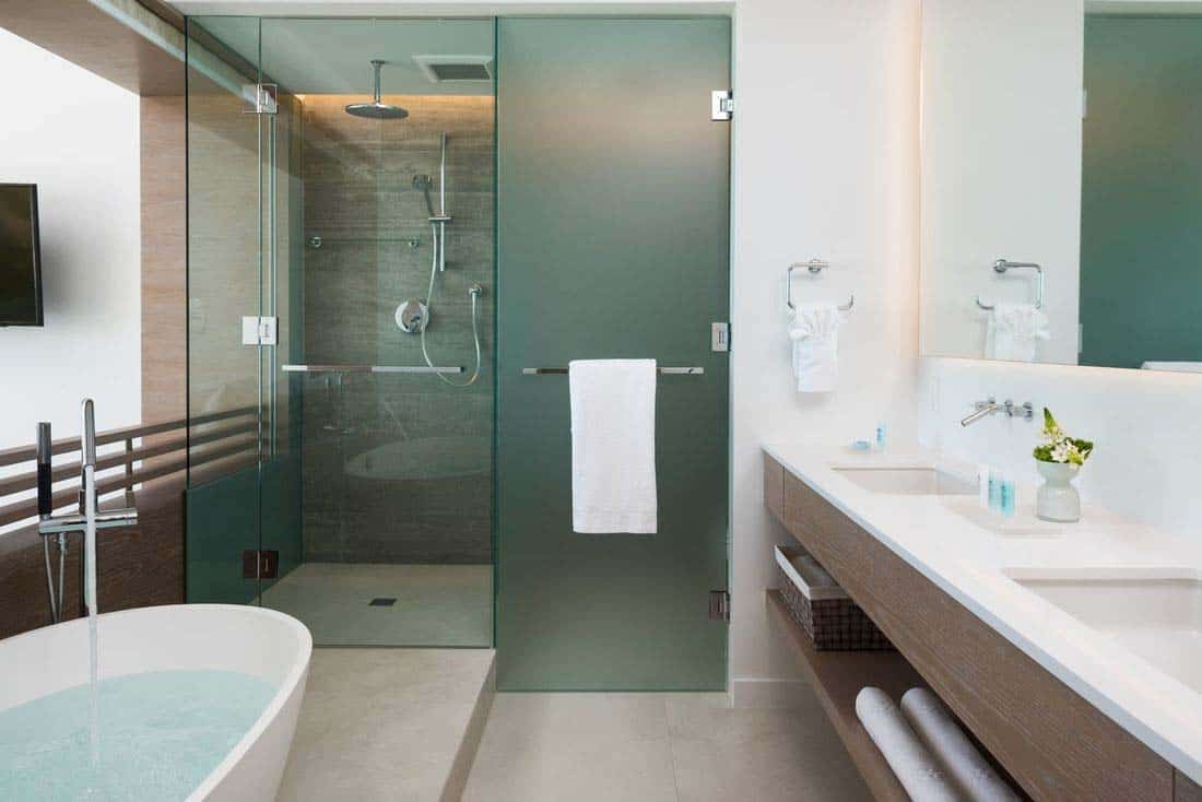 oceanfront-villa-bathroom
