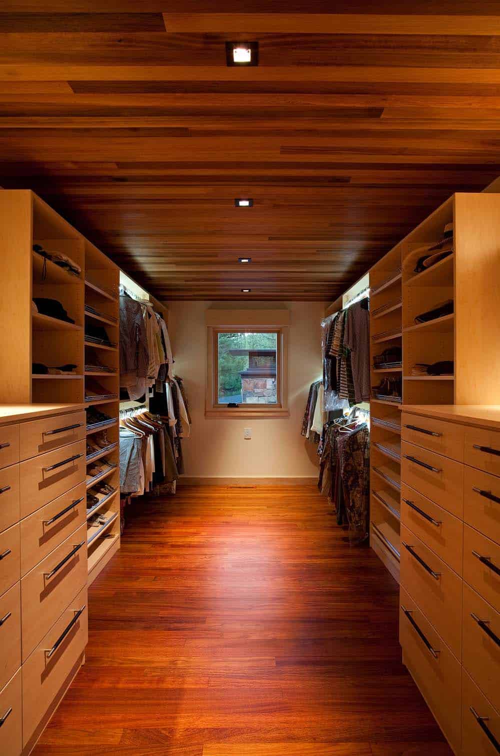 rustic-home-closet