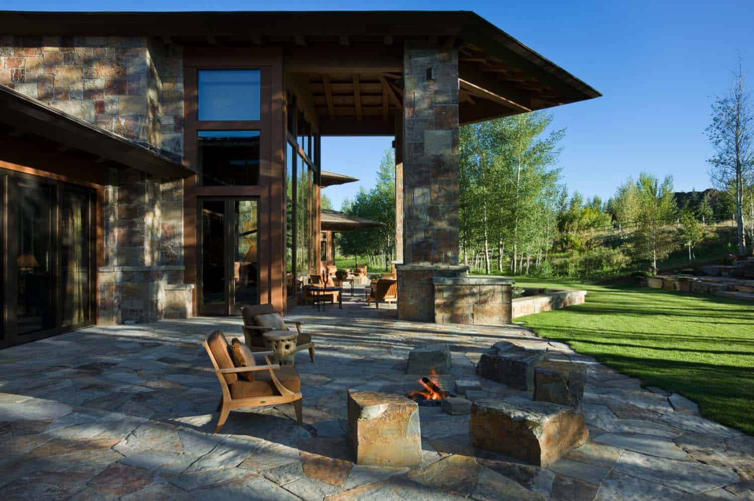 rustic-mountain-home-exterior