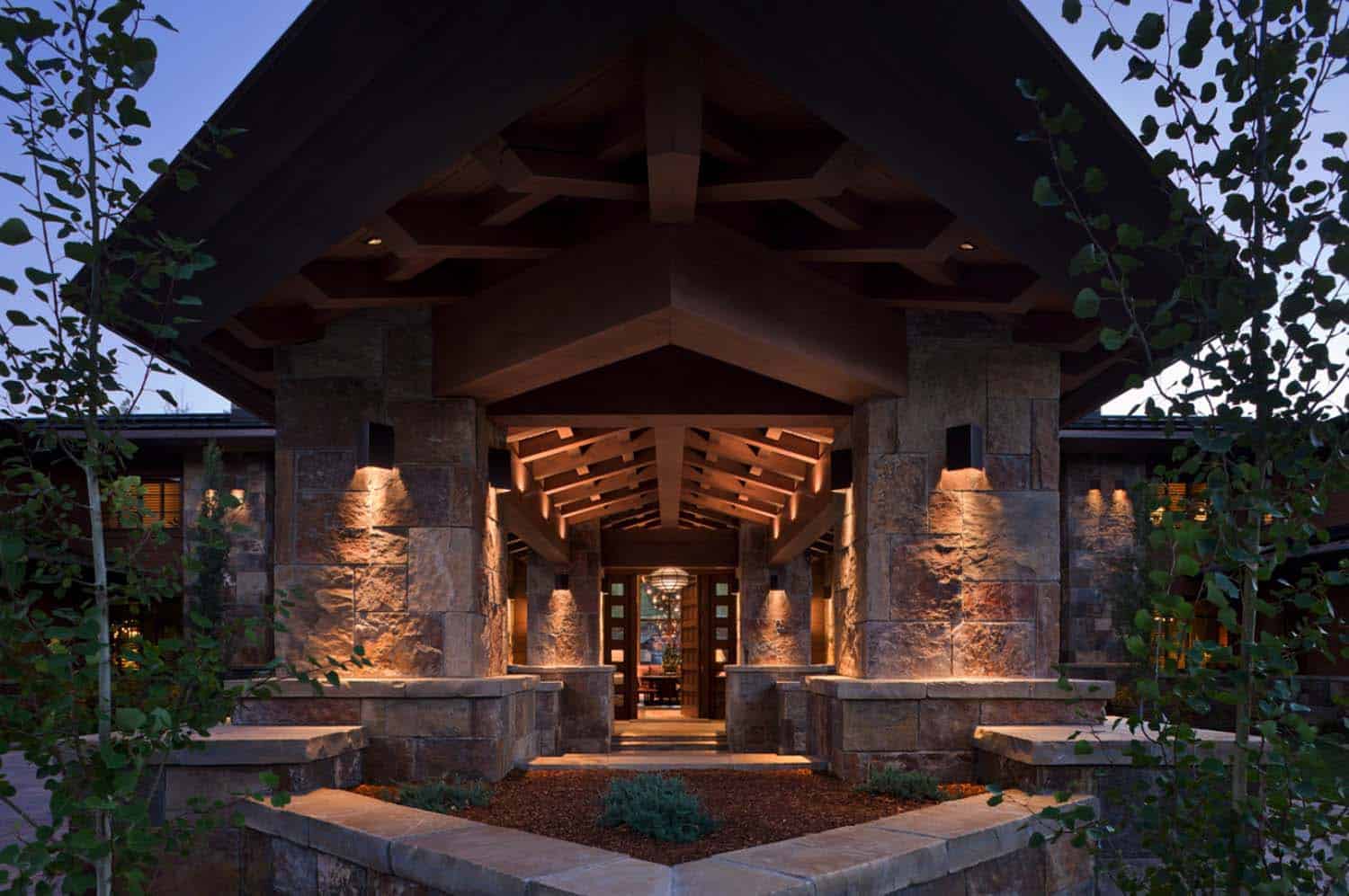 rustic-mountain-home-exterior