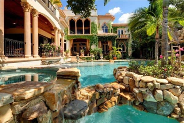 20+ Spectacular Outdoor Swimming Pool Ideas With Gorgeous Surroundings
