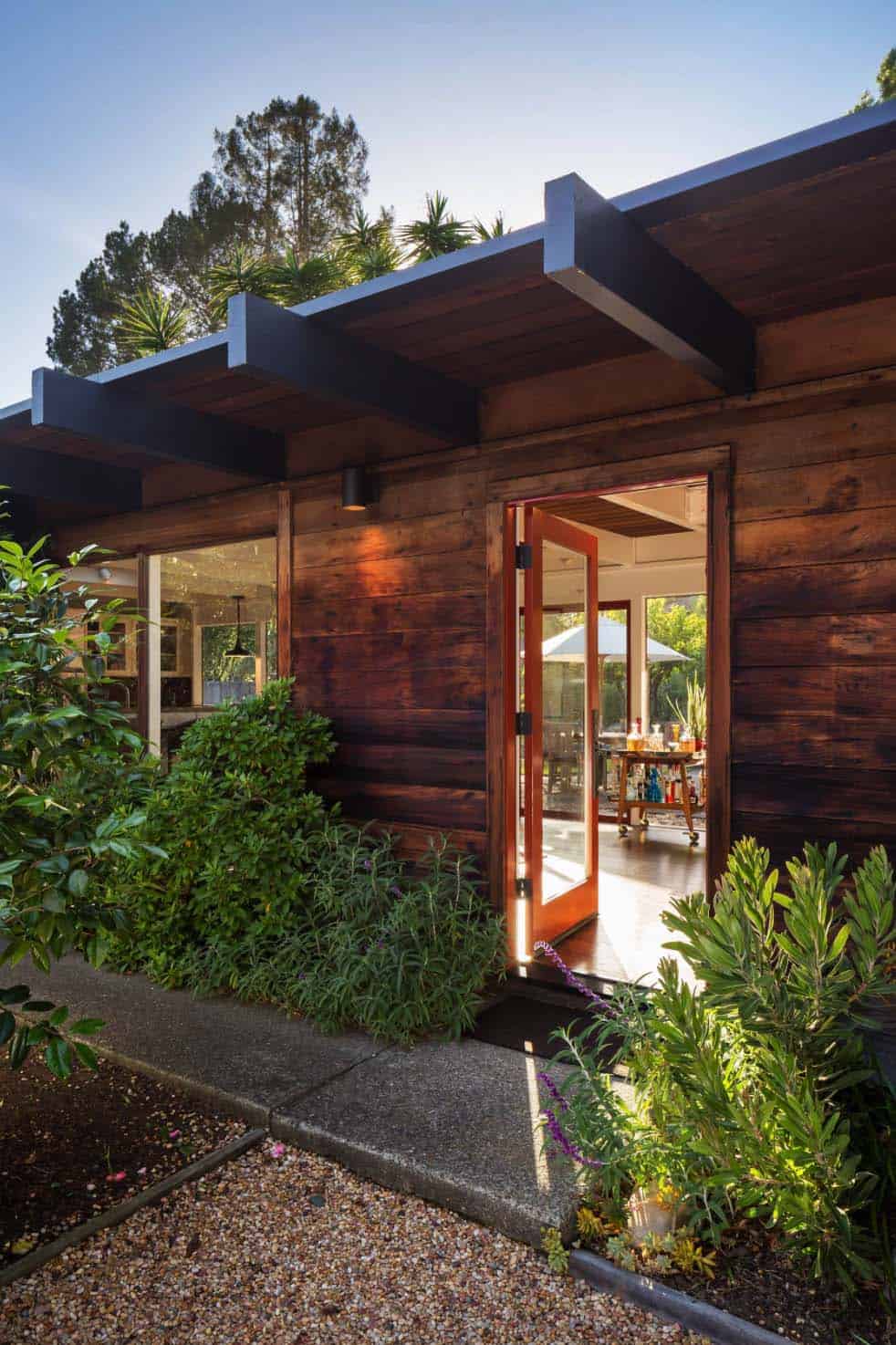 midcentury-entry