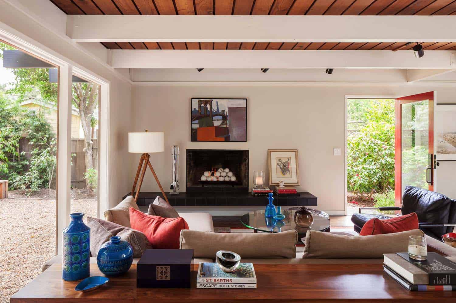 midcentury-family-room