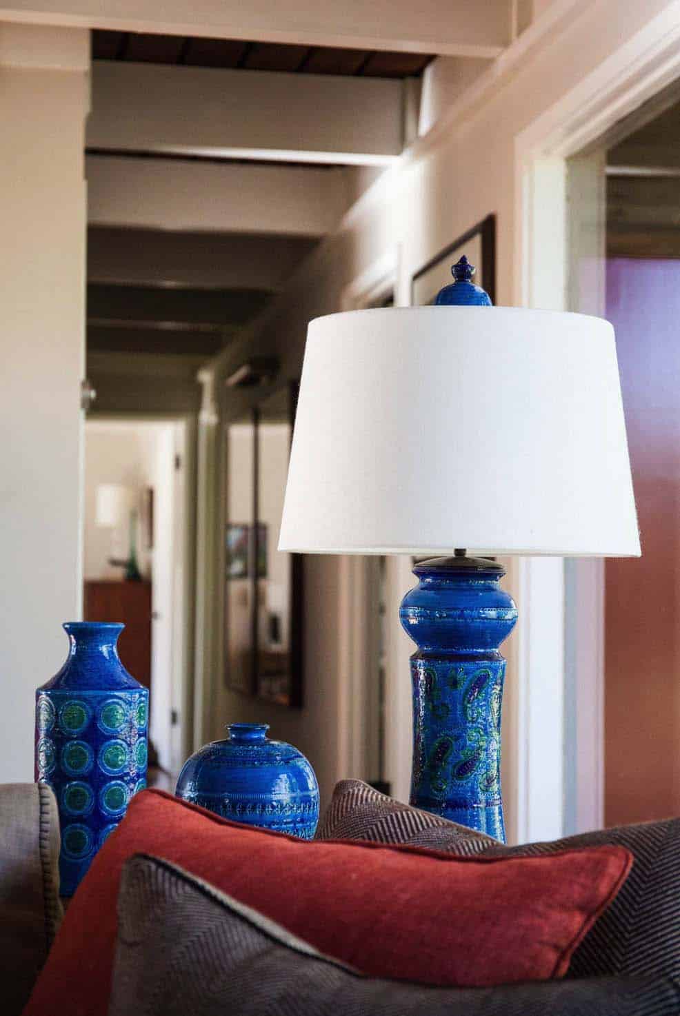midcentury-family-room