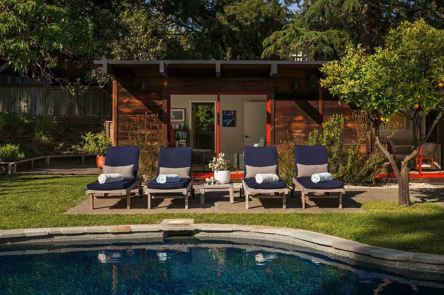 midcentury-patio