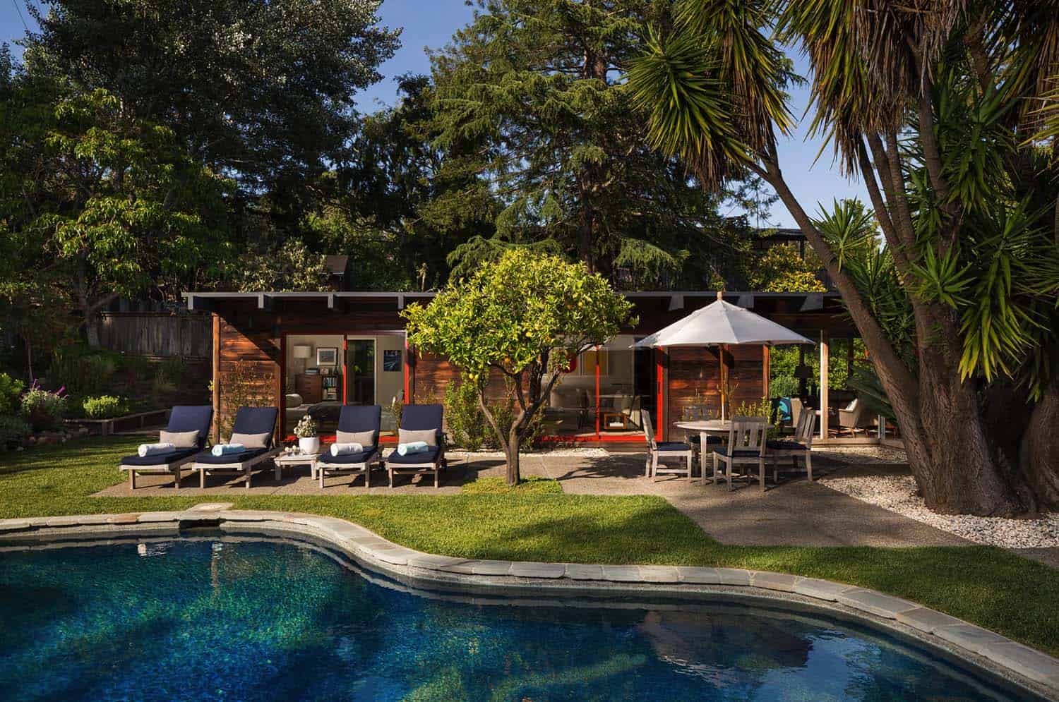 midcentury-pool