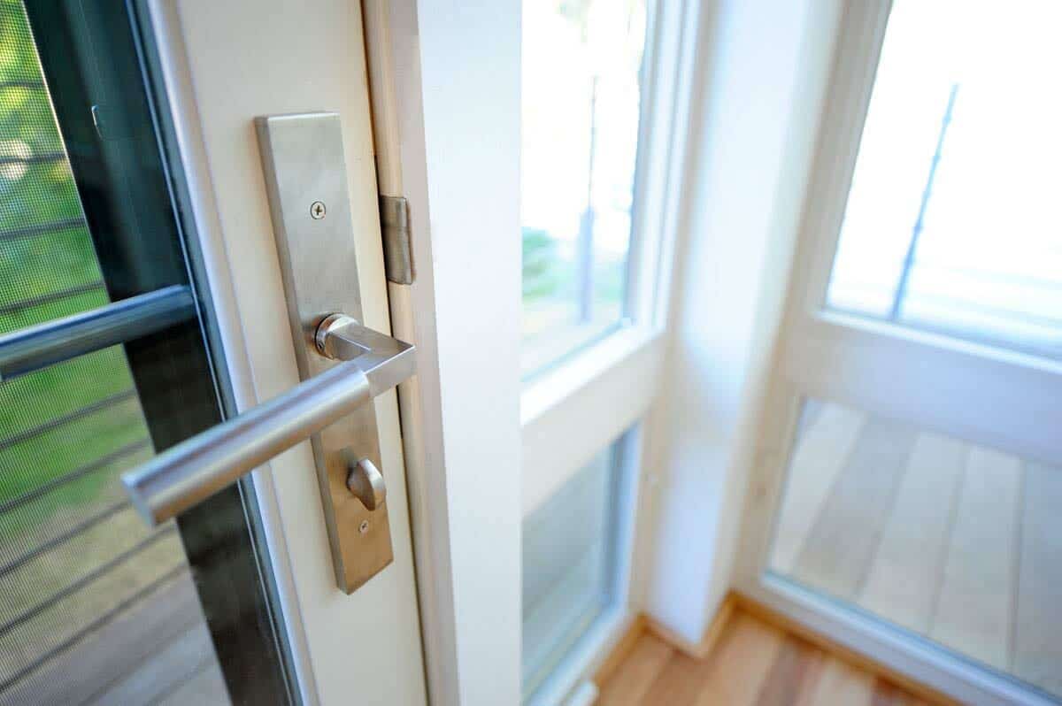 modern-door-detail