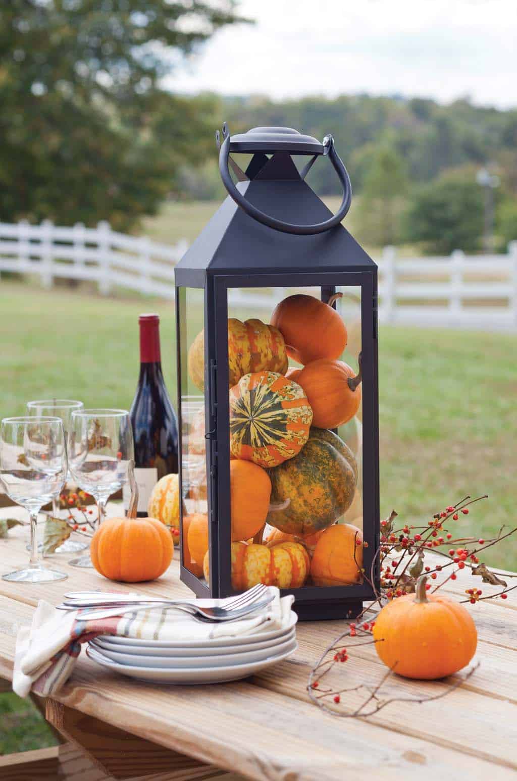 lantern-pumpkin-table-display