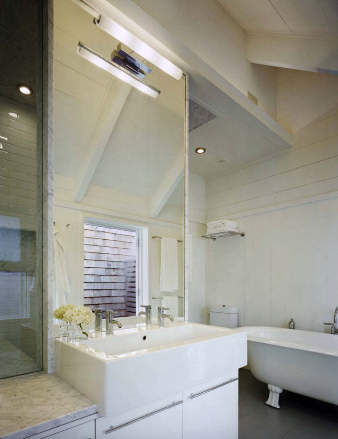 beach-style-bathroom