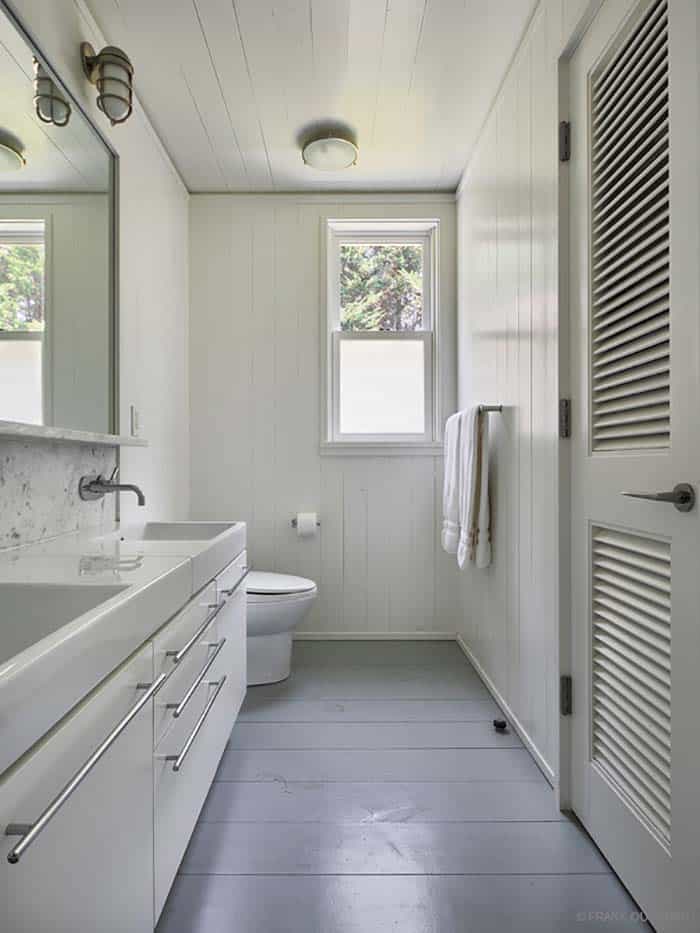 beach-style-bathroom