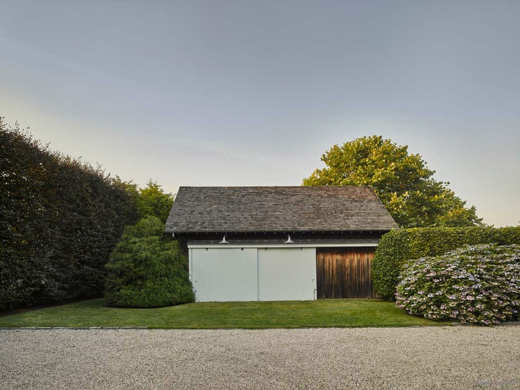 beach-style-garage