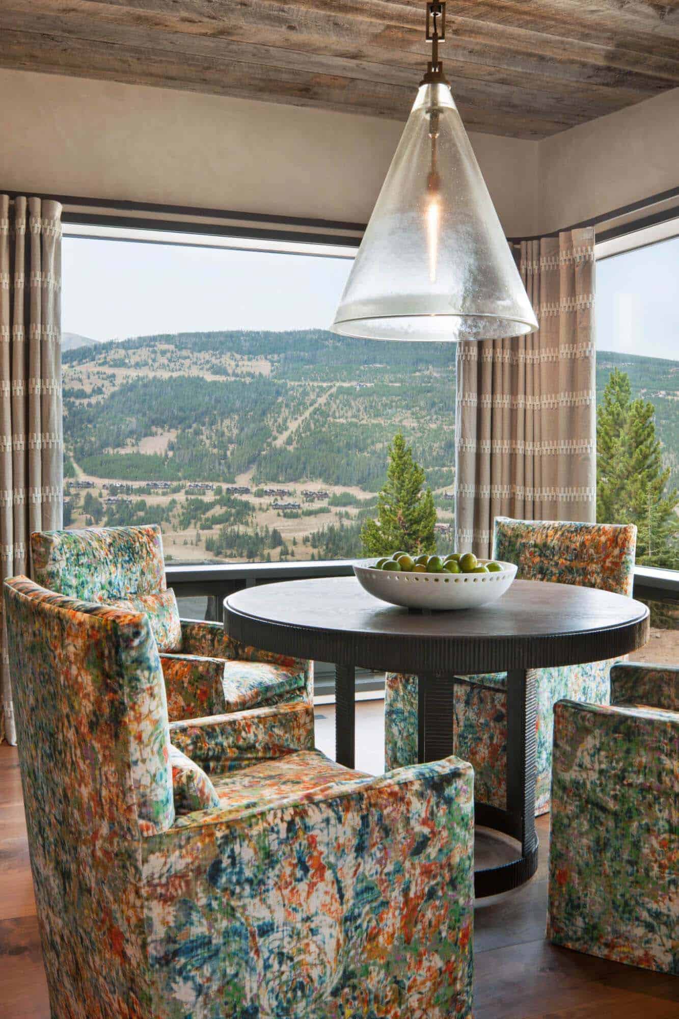 rustic-mountain-home-dining-room