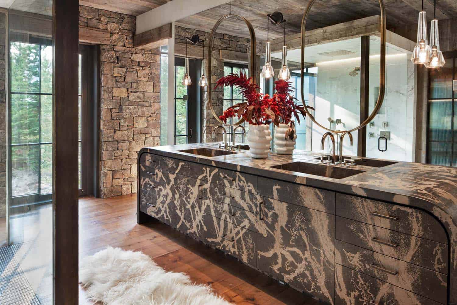 rustic-mountain-home-bathroom
