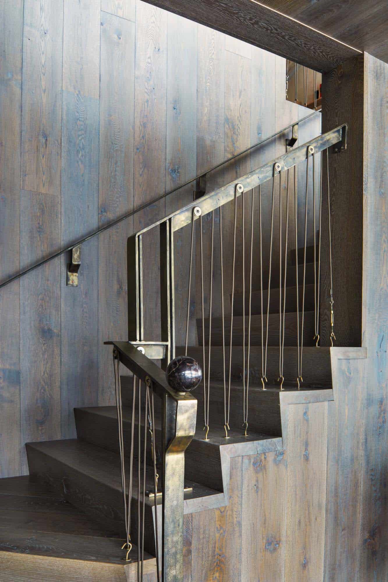 rustic-mountain-home-staircase