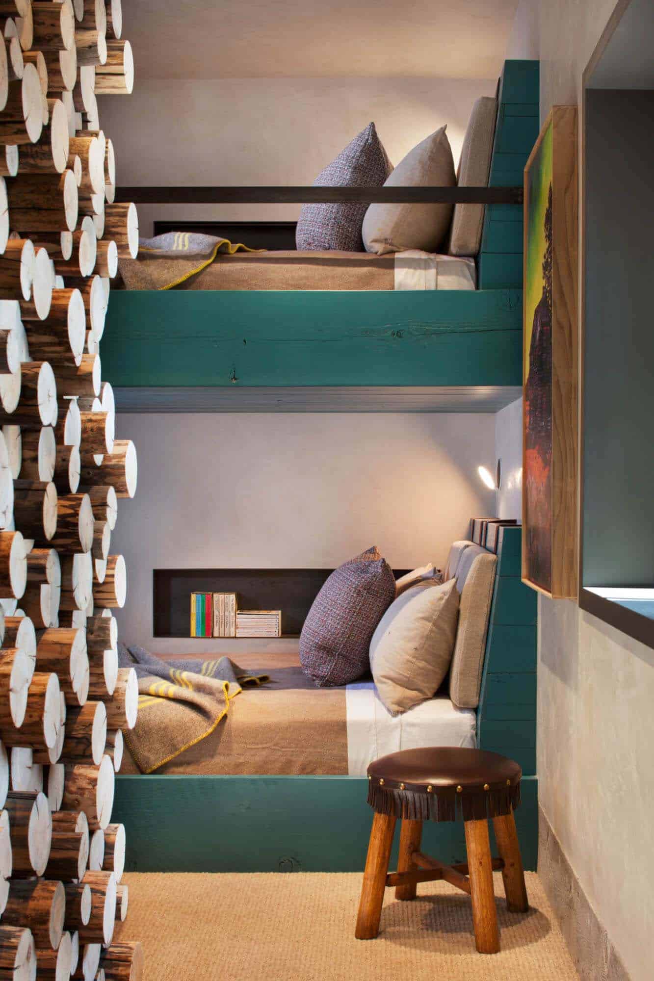 rustic-mountain-home-bedroom