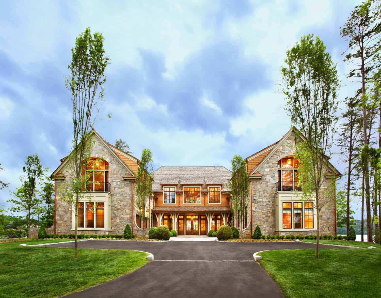 waterfront-house-traditional-exterior