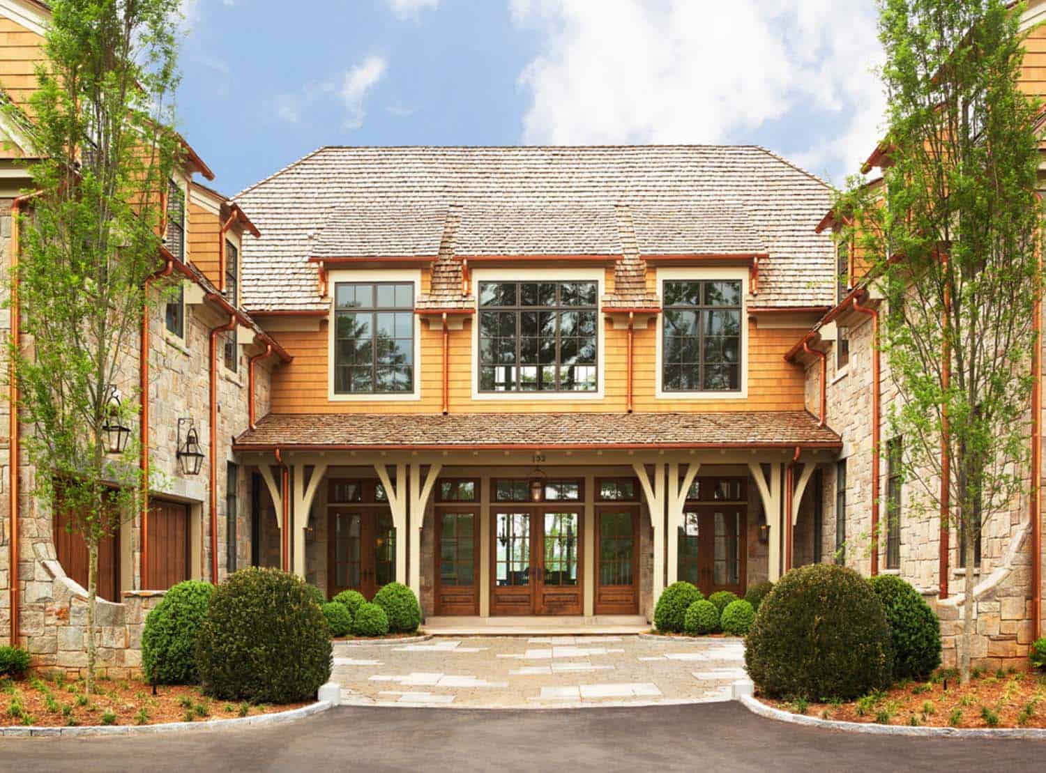 waterfront-house-traditional-exterior