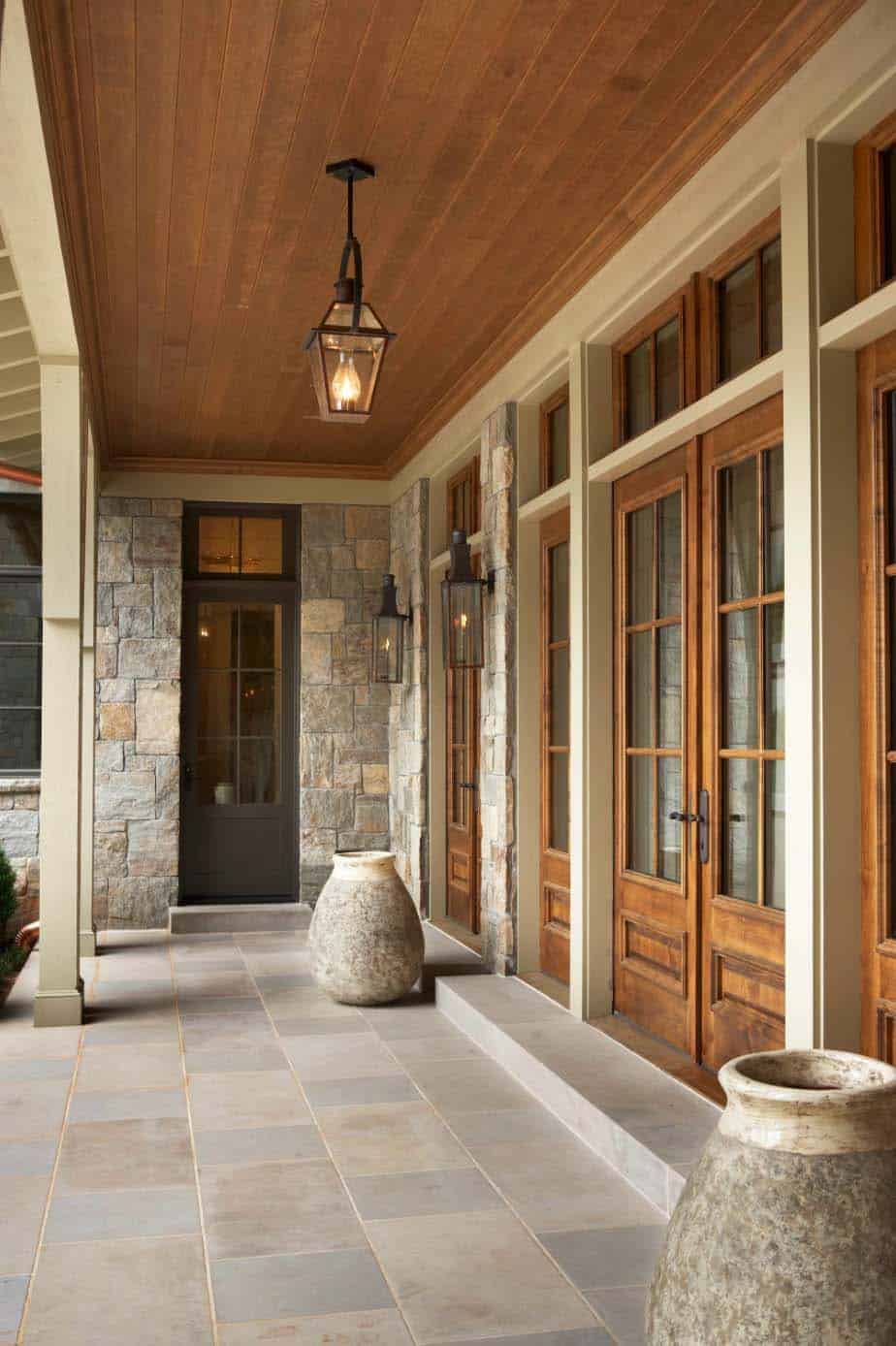waterfront-house-traditional-exterior